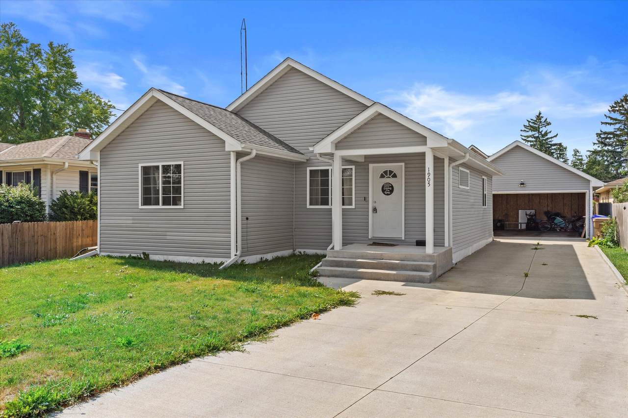 1905 34th St - Photo 1