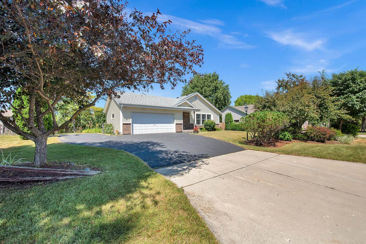8820 Travis Ln - Photo 1