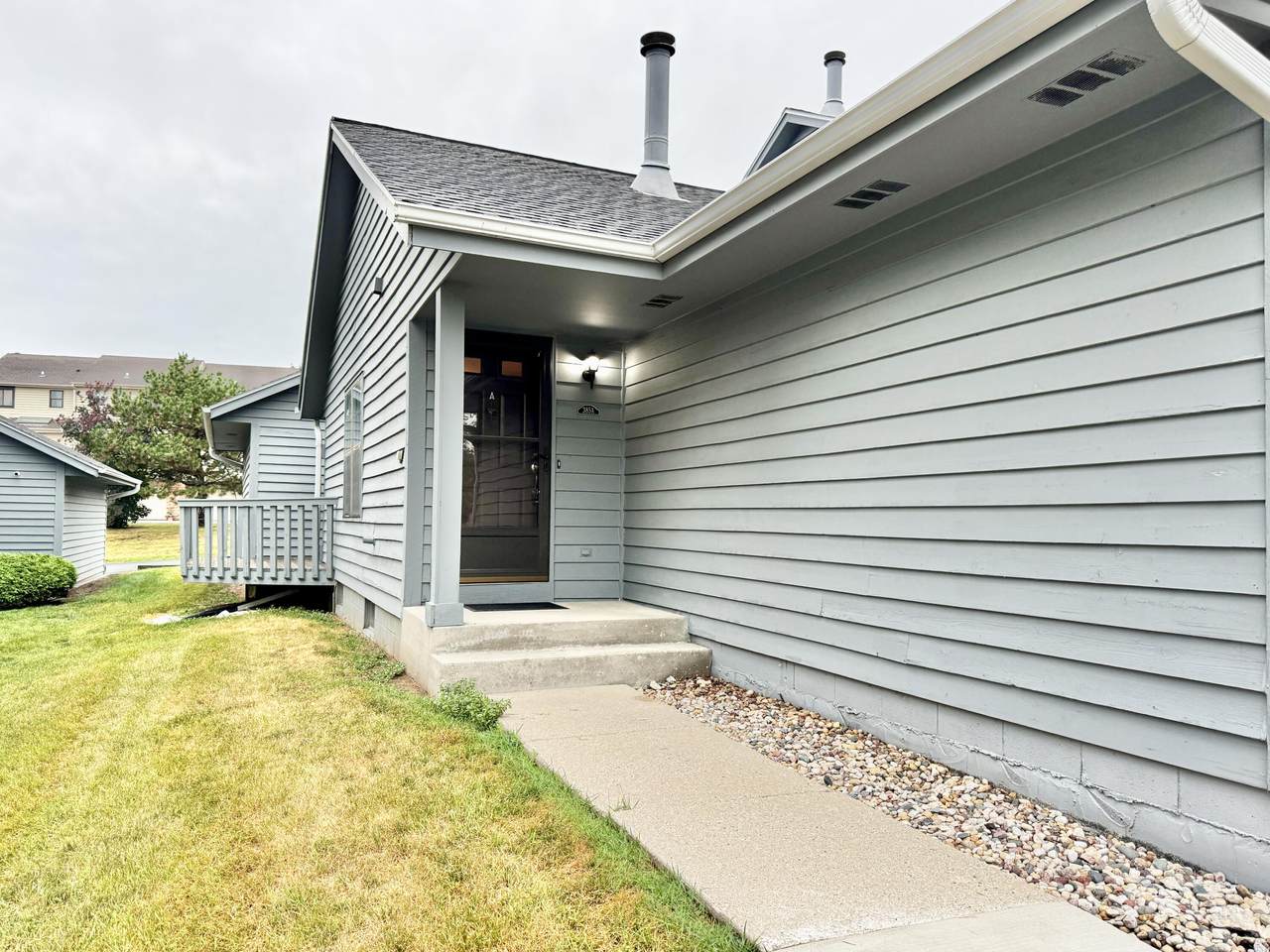 385 Lexington Ct - Photo 1