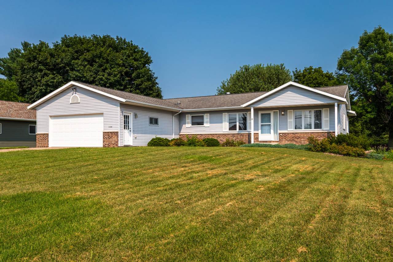 2608 Lakeshore Dr - Photo 1
