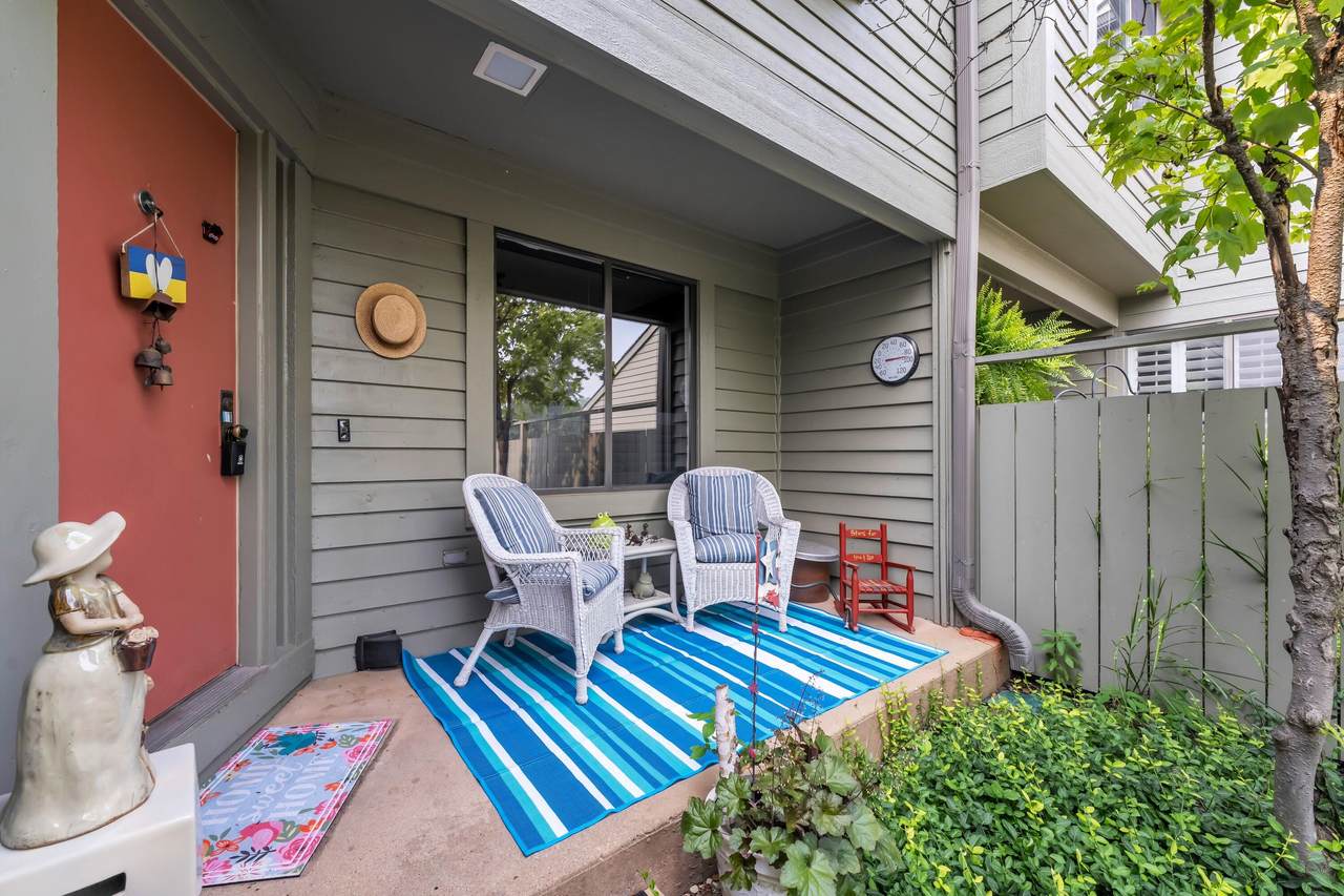 900 Shoreline Rd - Photo 1