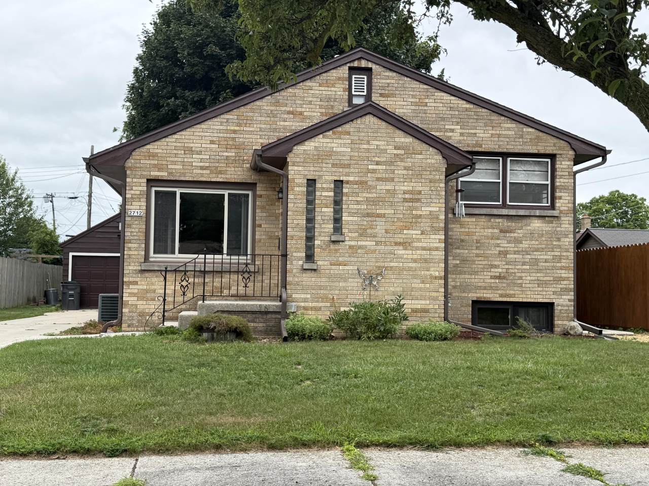 2712 10th St - Photo 1