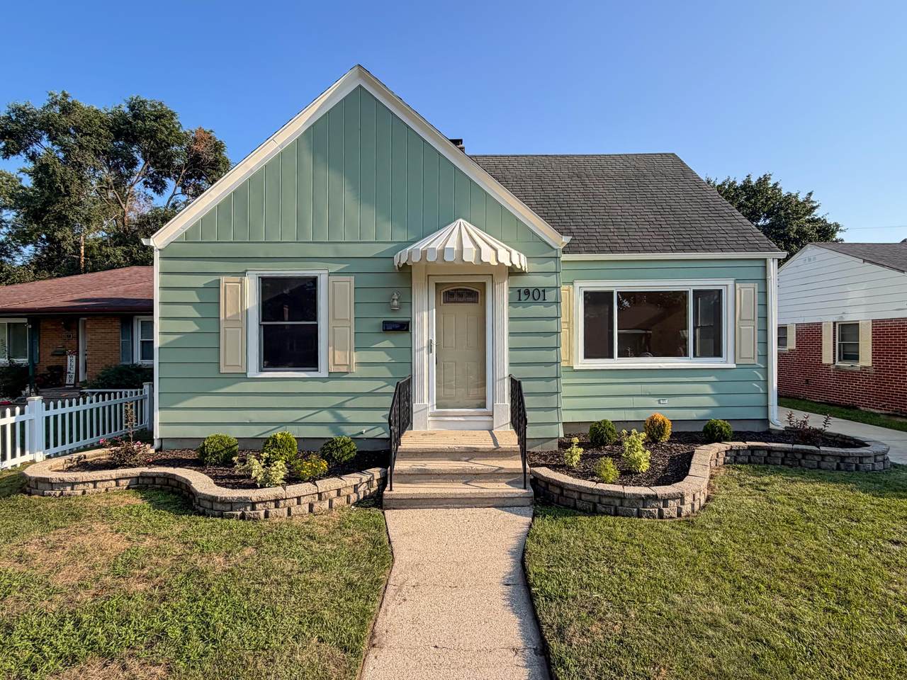 1901 74th Pl - Photo 1