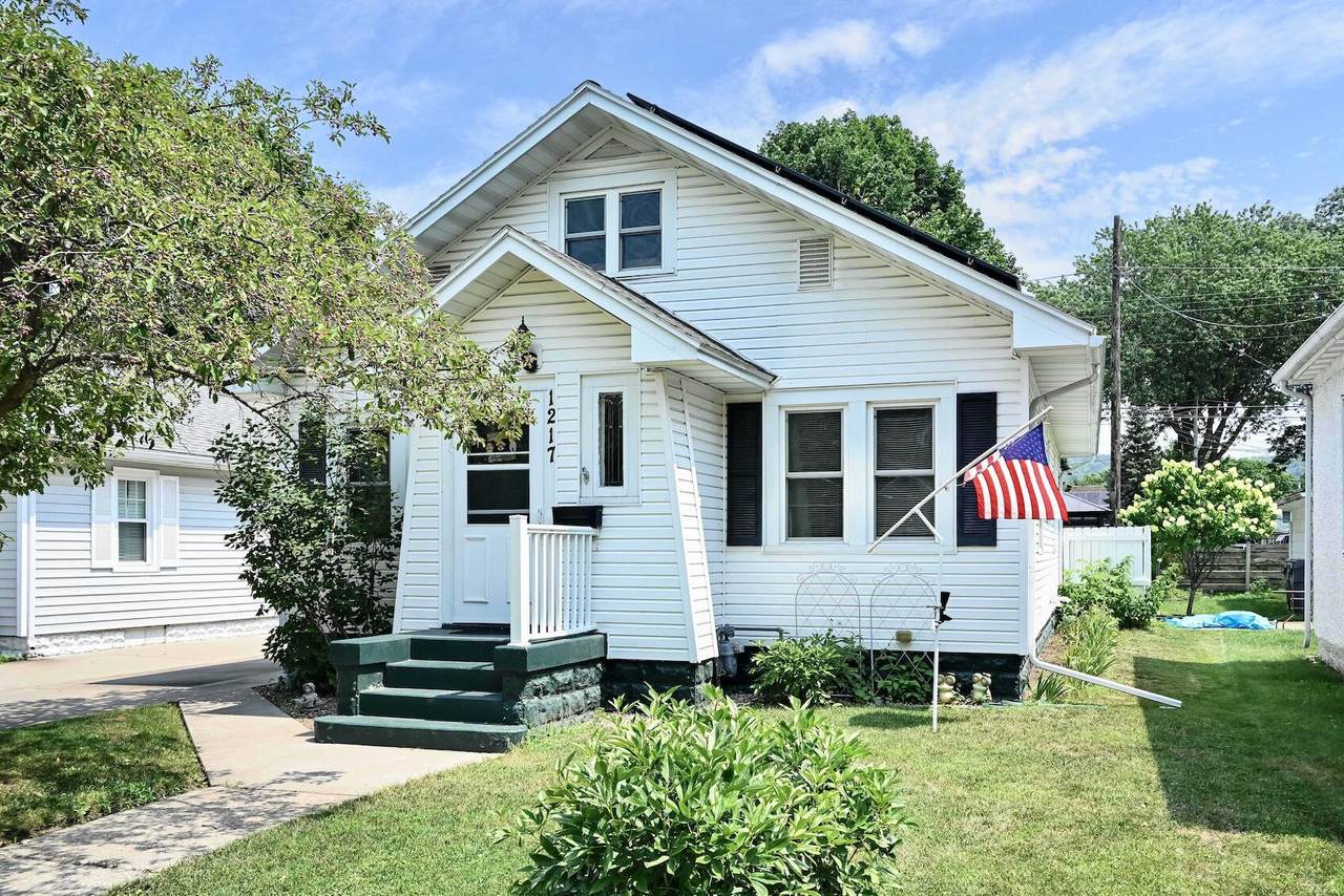 1217 East Ave - Photo 1