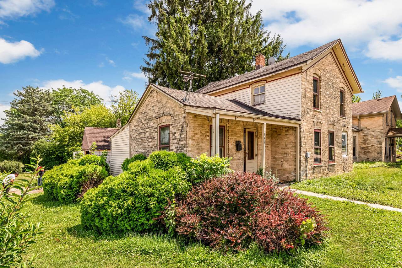 1641 Barton Ave - Photo 1