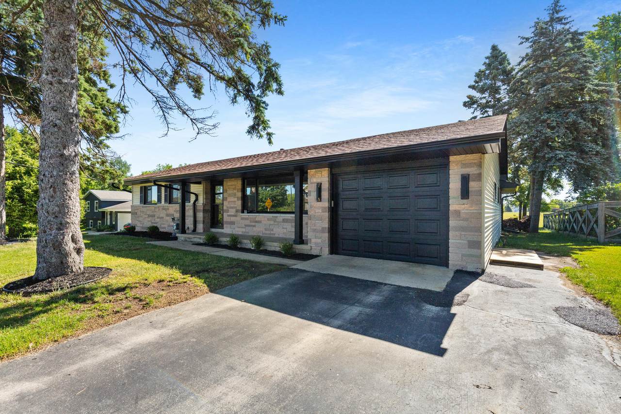 1858 East Dr - Photo 1