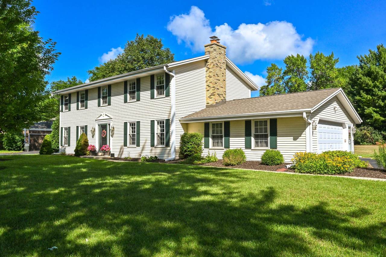 21330 Cambridge Cir - Photo 1
