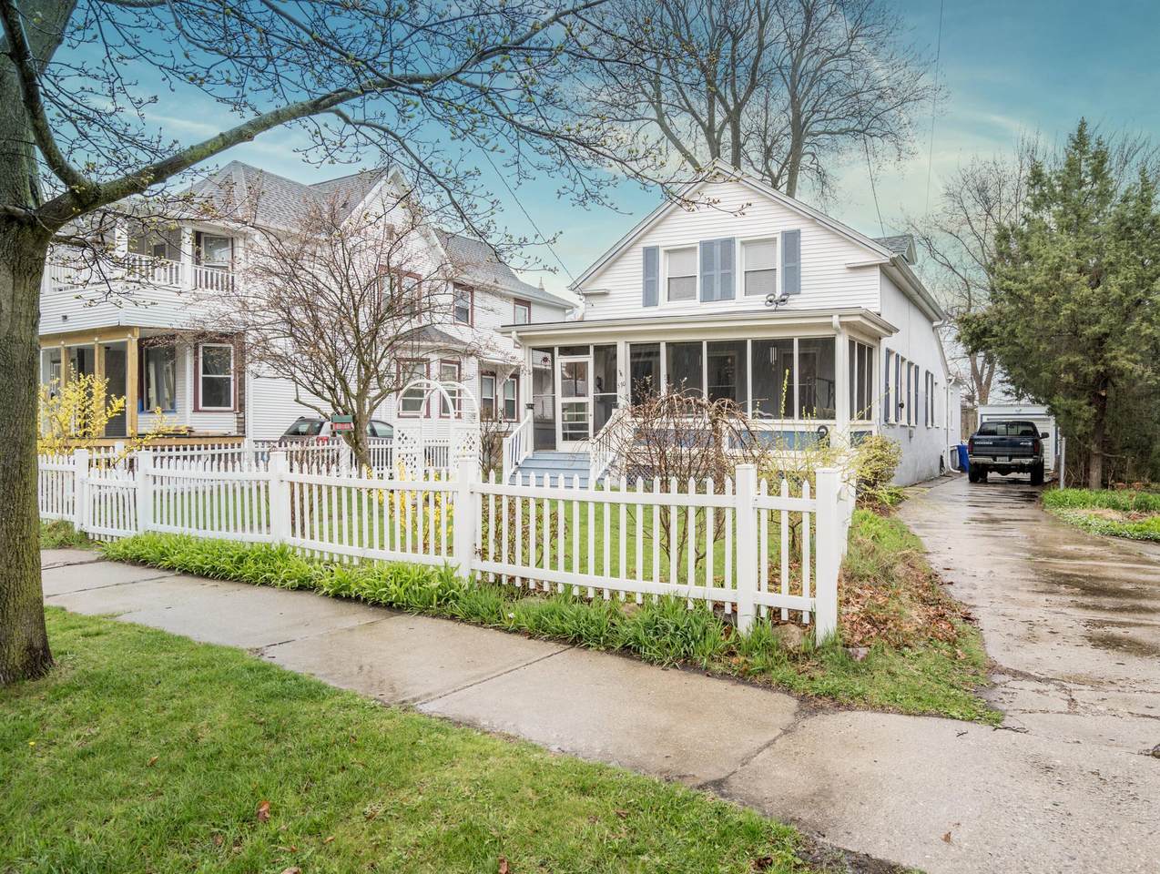 530 61st St - Photo 1