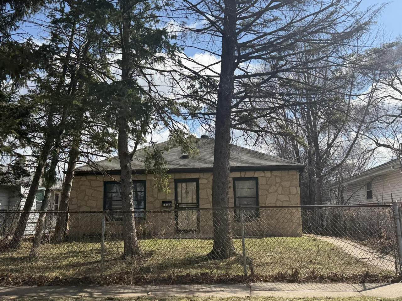 5858 80th St - Photo 1
