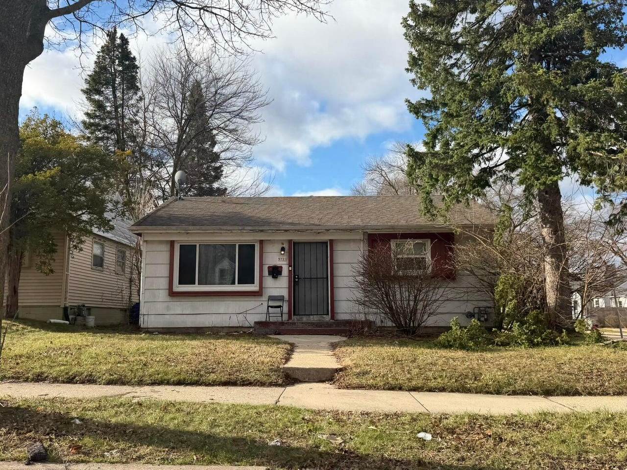 5733 Custer Ave - Photo 1