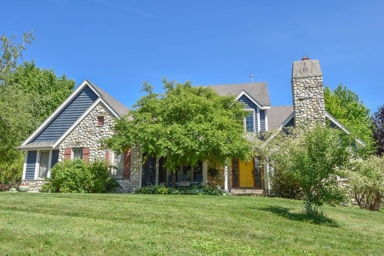 N53W27805 Bantry Rd - Photo 1