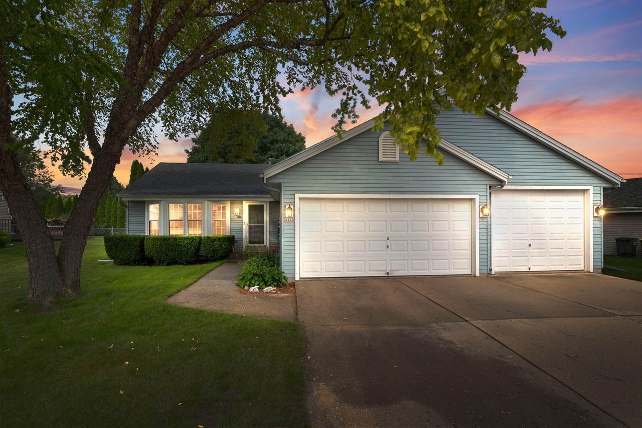 2114 Somerset Ct - Photo 1