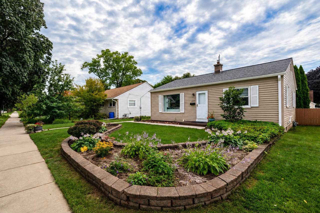 4917 Mohawk Ave - Photo 1