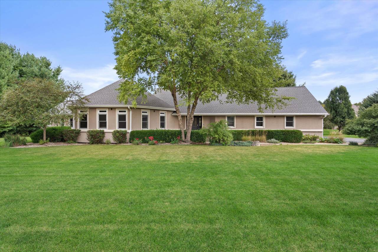 S29W30880 Wild Berry Ln - Photo 1