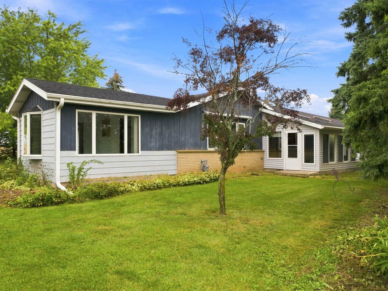 4936 Business Dr - Photo 1