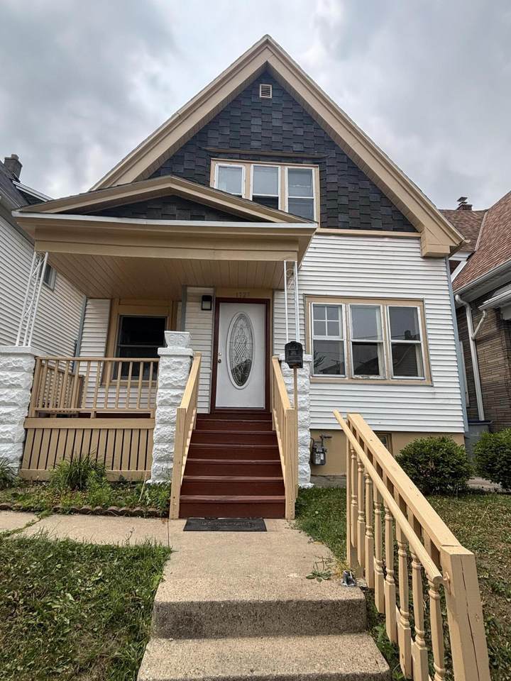 1727 Arrow St - Photo 1