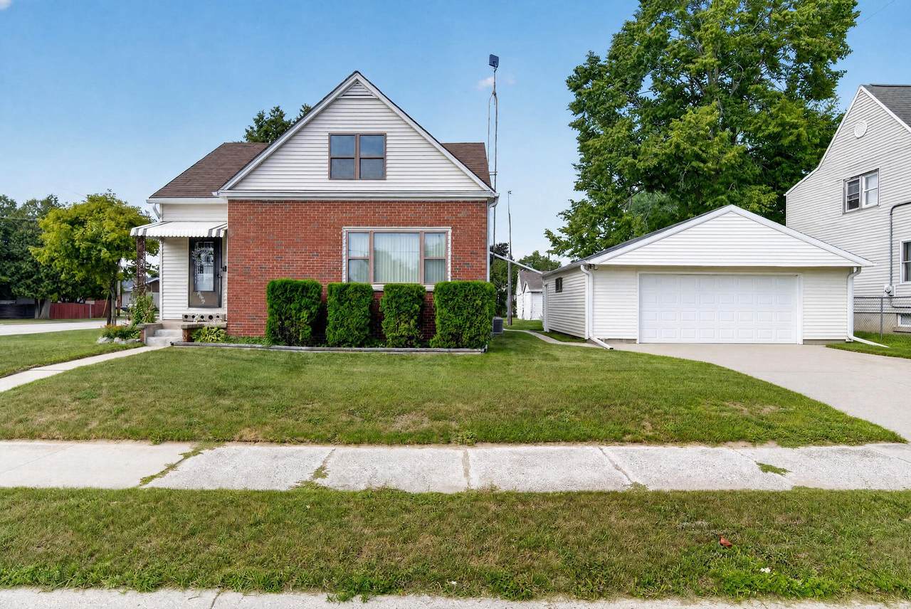 2740 10th St - Photo 1