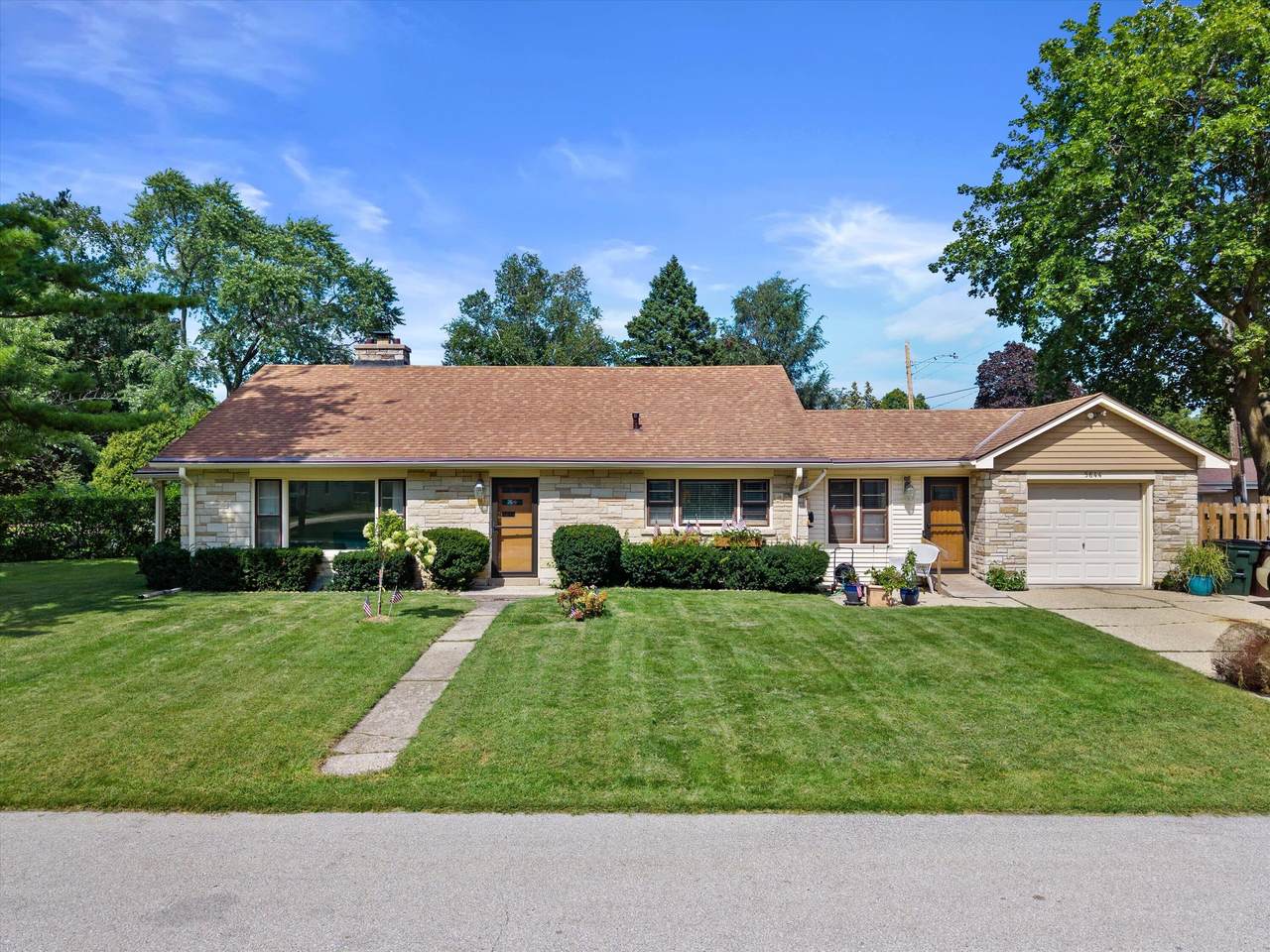 5644 Paradise Ln - Photo 1
