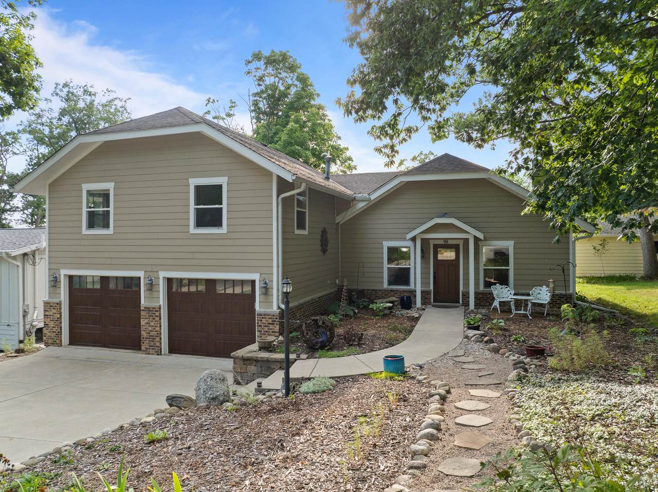 98 Lincoln Pkwy - Photo 1