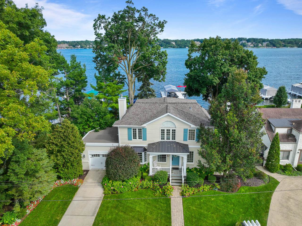 1530 Lake Shore Dr - Photo 1