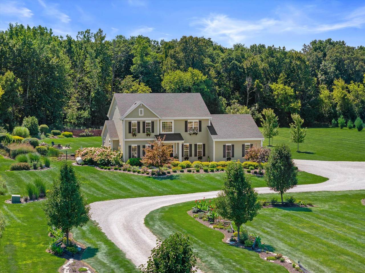 200 Nashotah Rd - Photo 1