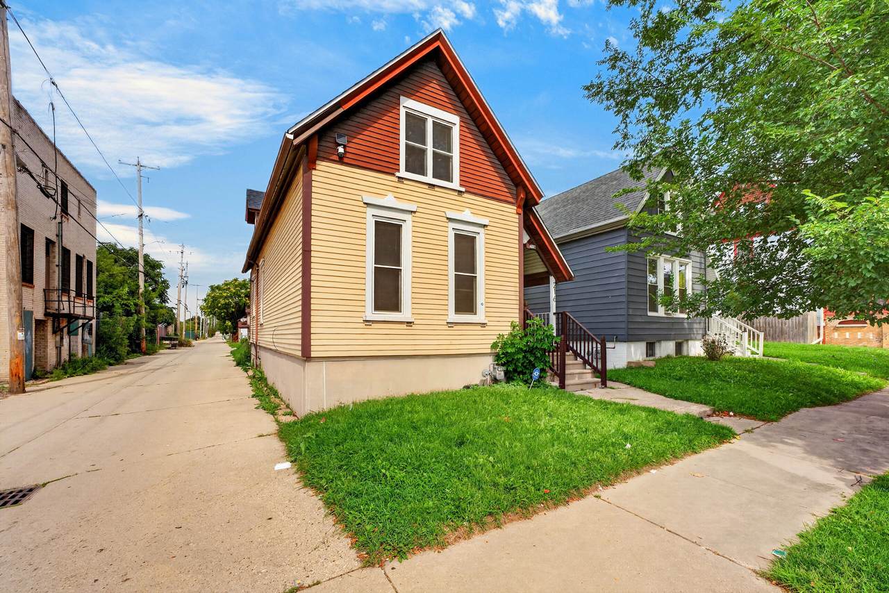 216 Center St - Photo 1