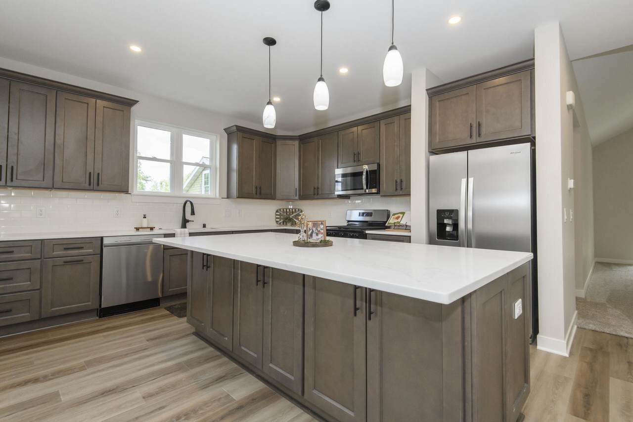 228 Evergreen St - Photo 1