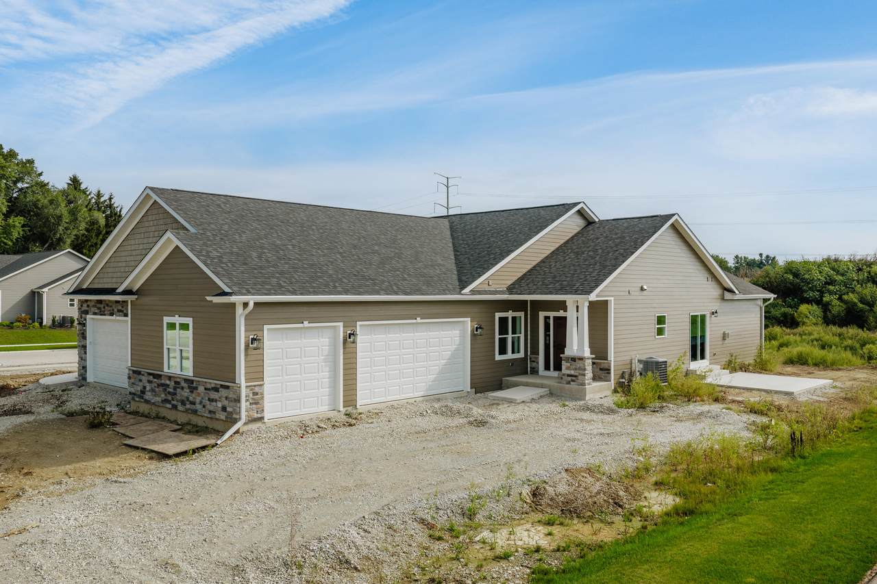 1529 Stuart Rd - Photo 1