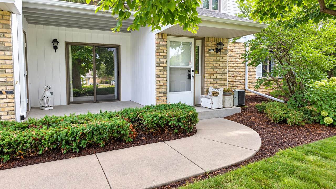 1442 Woodchuck Ct - Photo 1