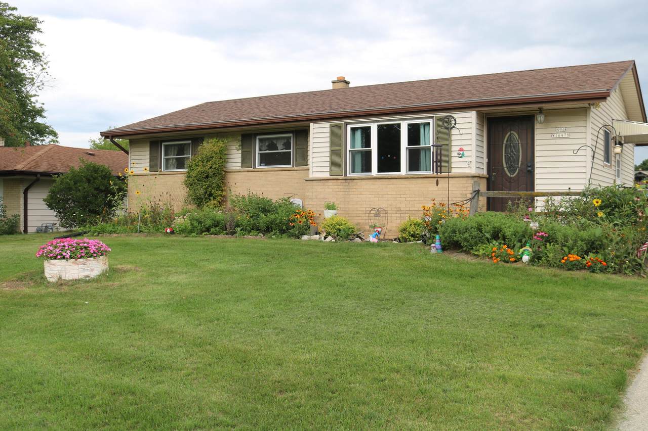 N94W16478 Cumberland Rd - Photo 1