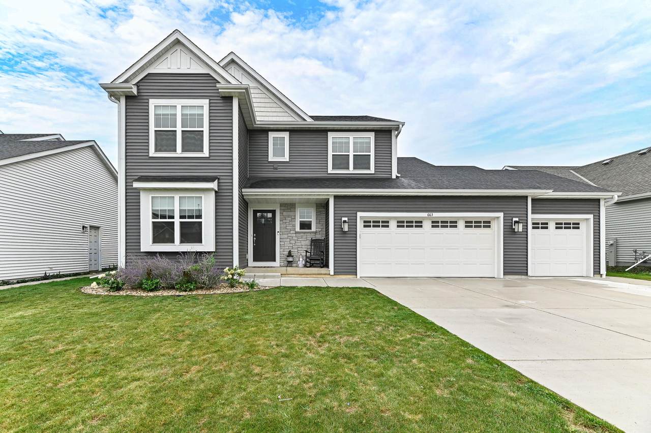663 East Bluff Cir - Photo 1