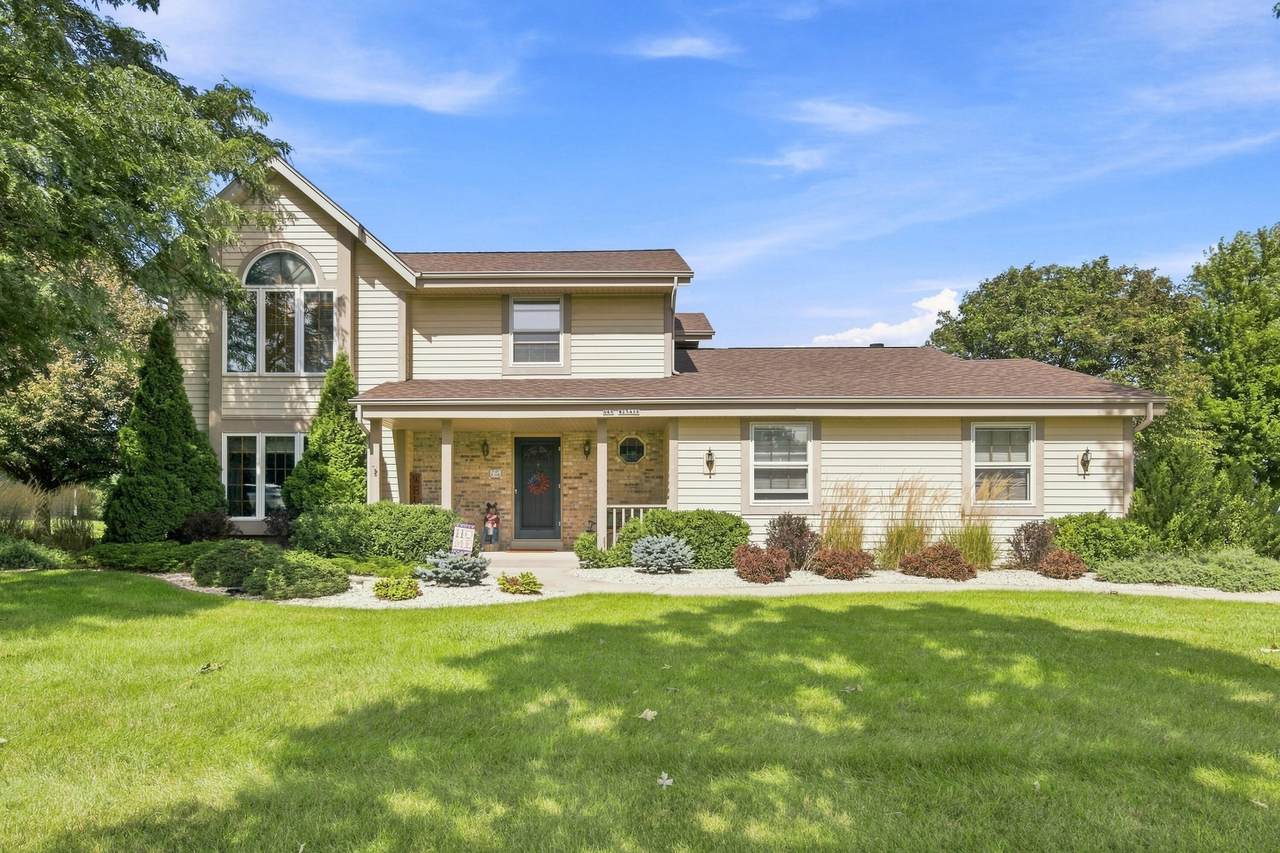 N48W25418 Aberdeen Dr - Photo 1