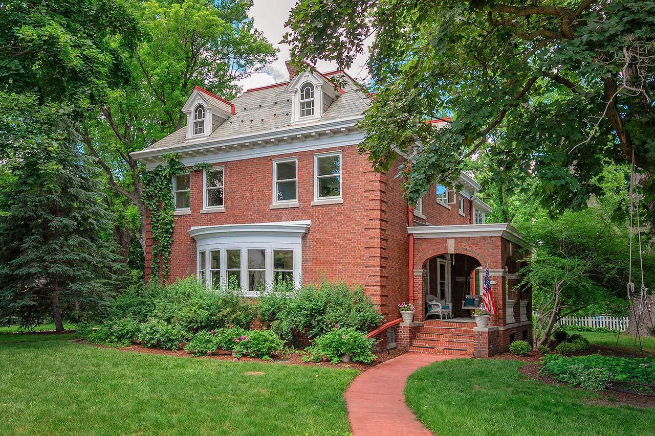 8000 Warren Ave - Photo 1