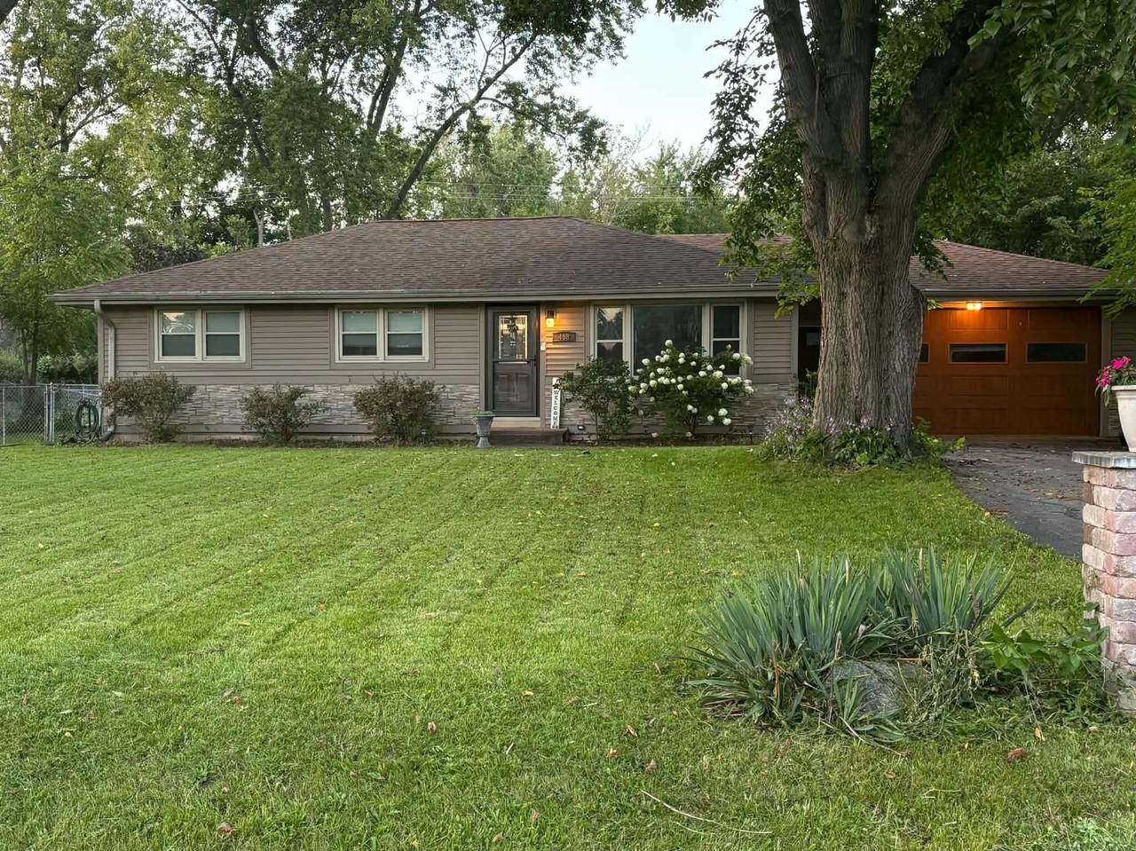 408 Oakhurst Ave - Photo 1