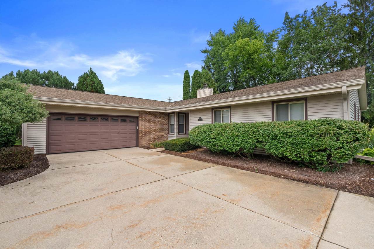 W156N10640 Cobbler Ln - Photo 1
