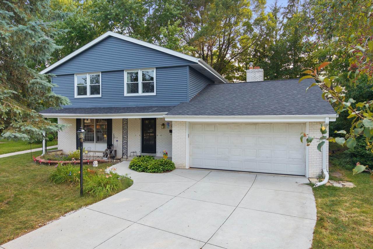 W53N849 Castle Ct - Photo 1