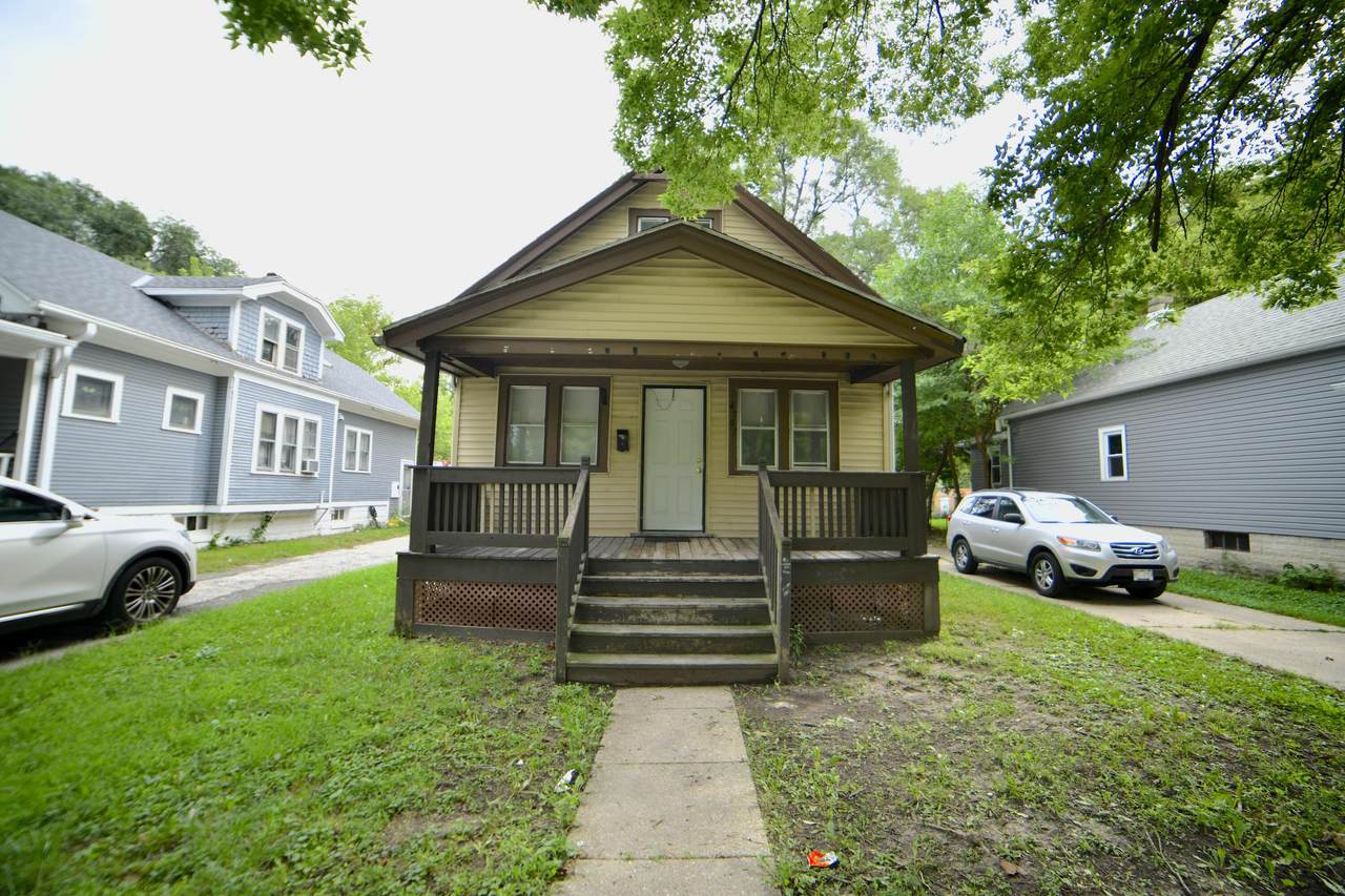 4702 49th St - Photo 1