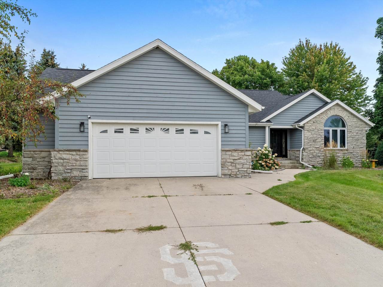 803 Woodview Ave - Photo 1