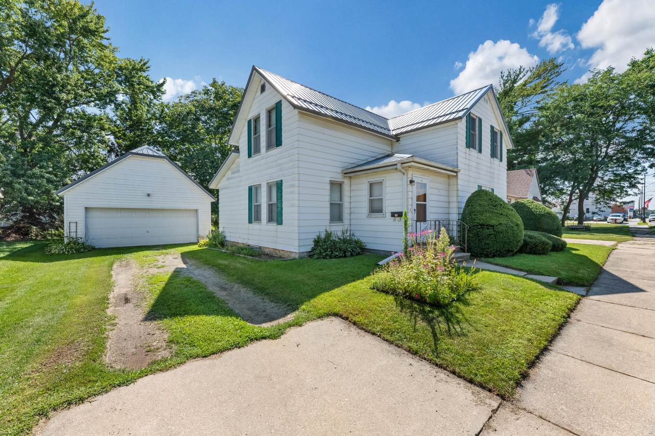 318 Grove St - Photo 1