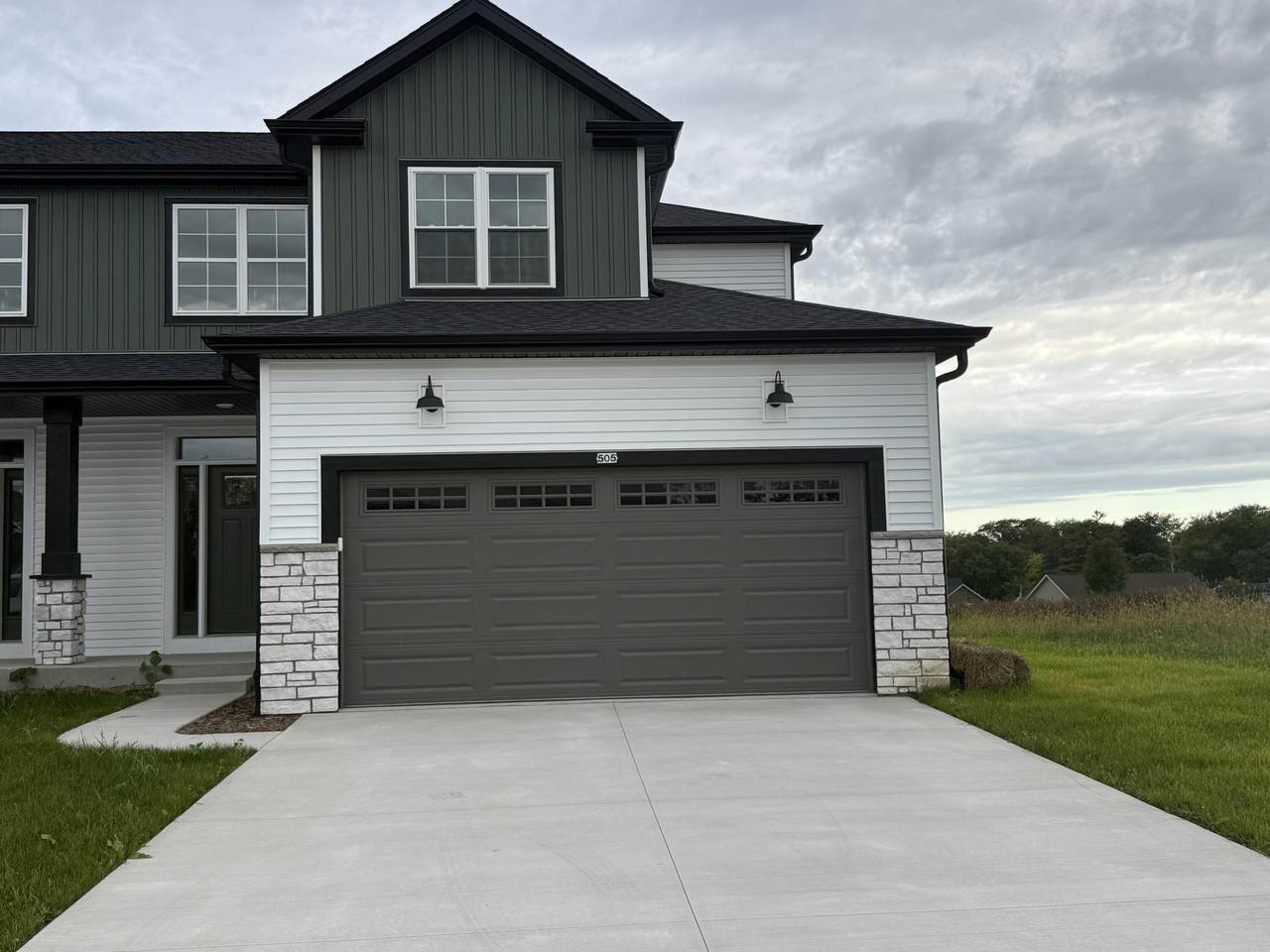 505 Golf Dr - Photo 1