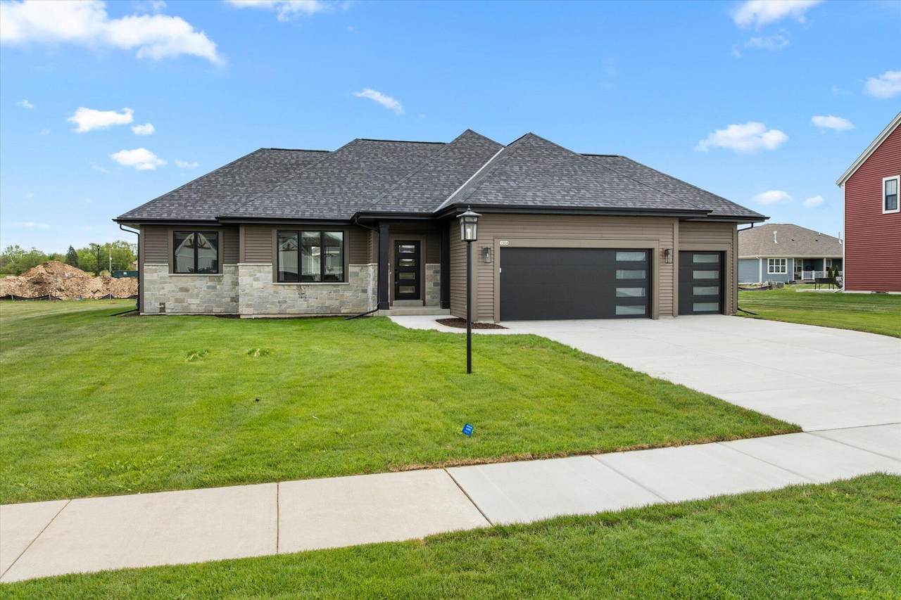 1564 Fairwinds Blvd - Photo 1