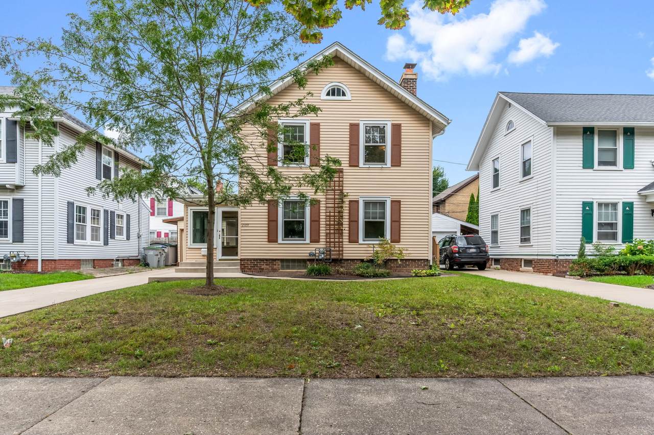 2109 53rd St - Photo 1