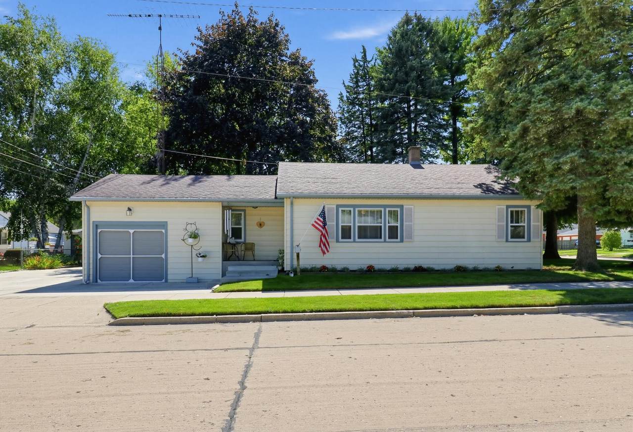 2515 Dombrowski Blvd - Photo 1