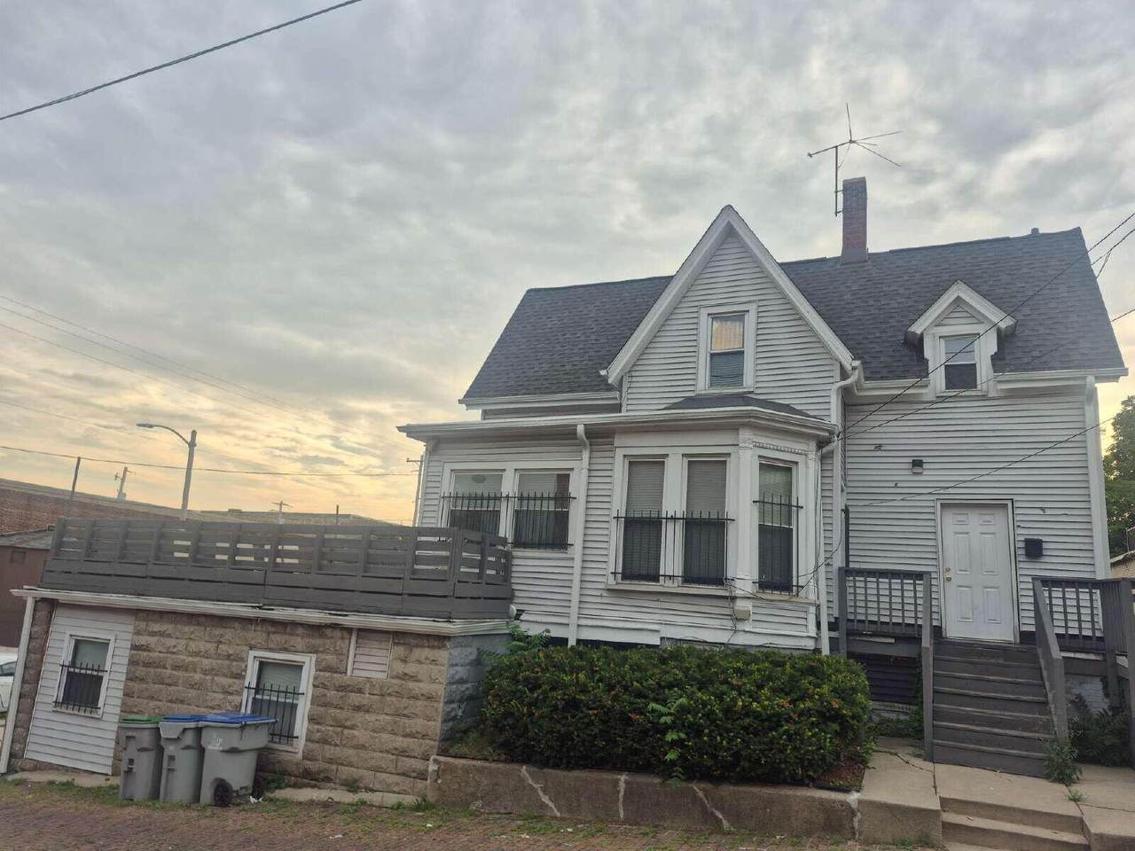 2028 Michigan St - Photo 1