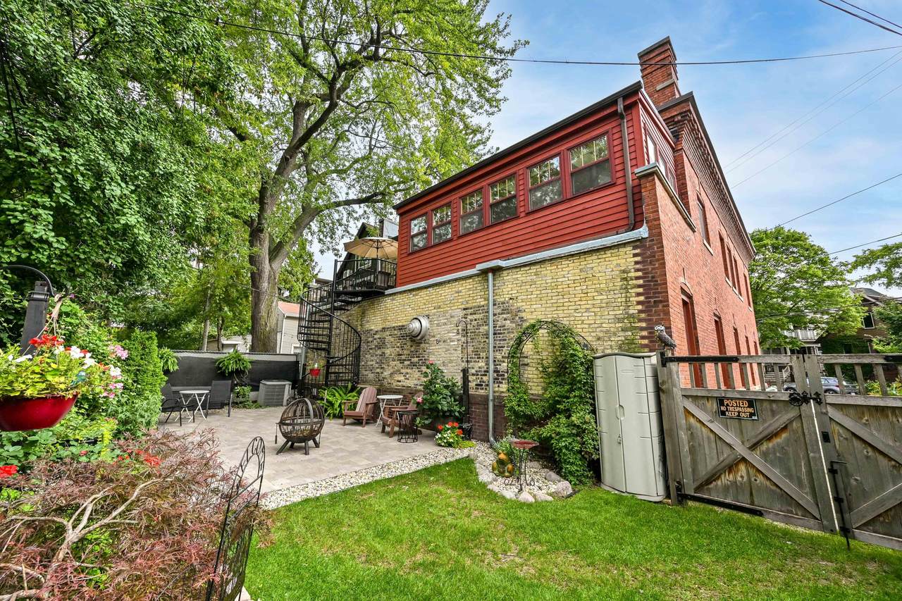 1569 Warren Ave - Photo 1