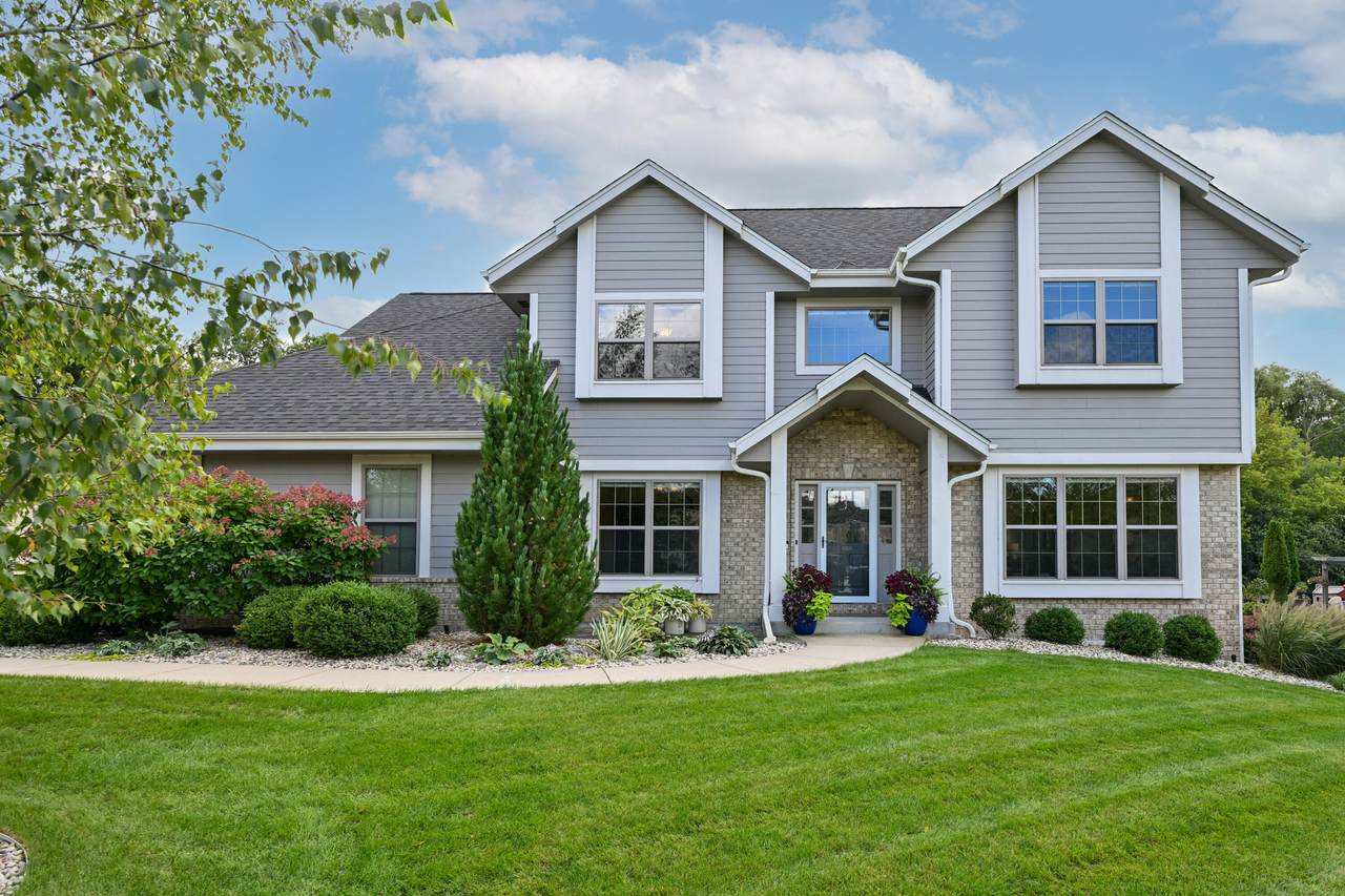 N25W27171 Orchard Ln - Photo 1