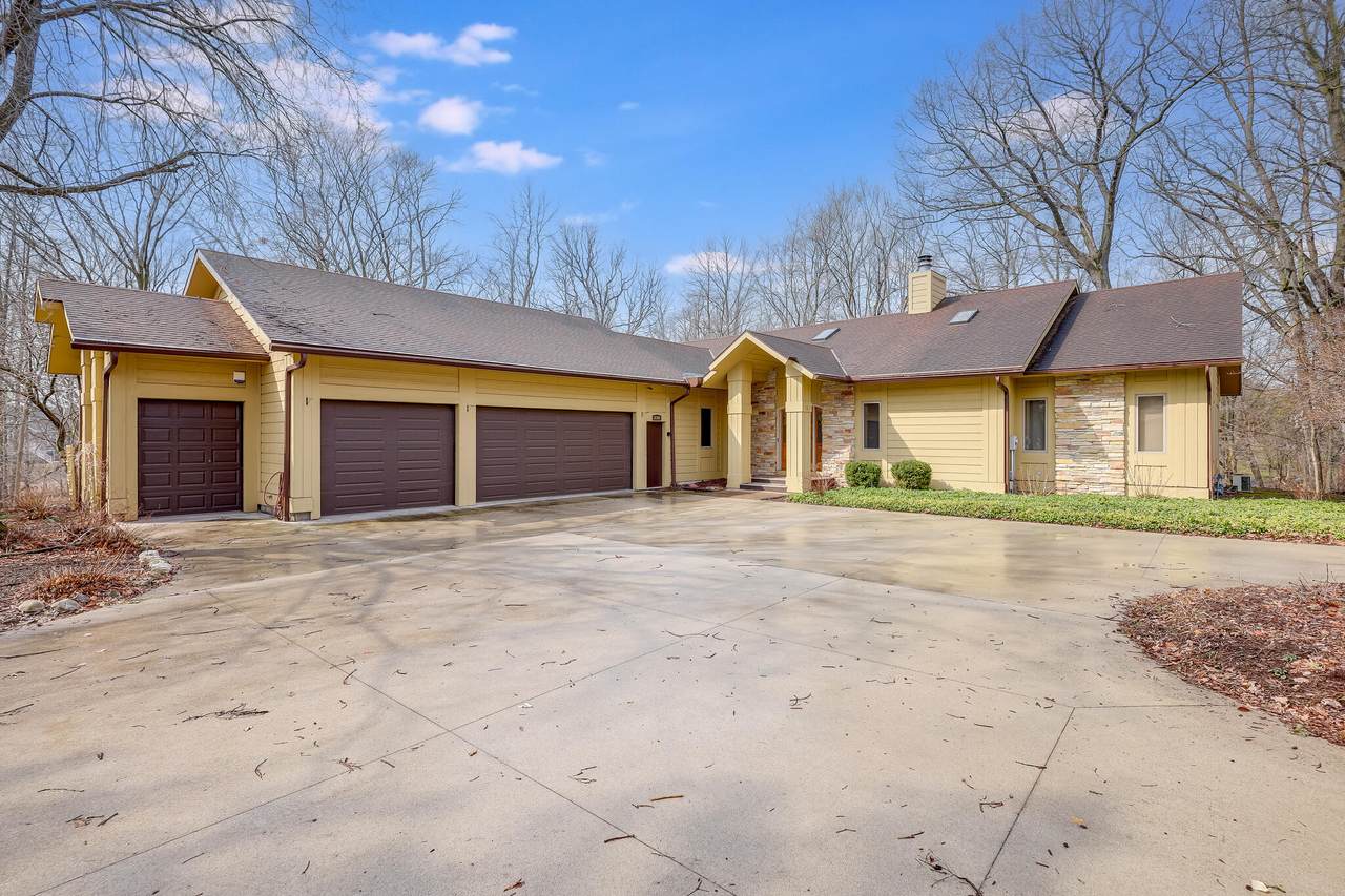 2128 Hunters Ridge Ct - Photo 1
