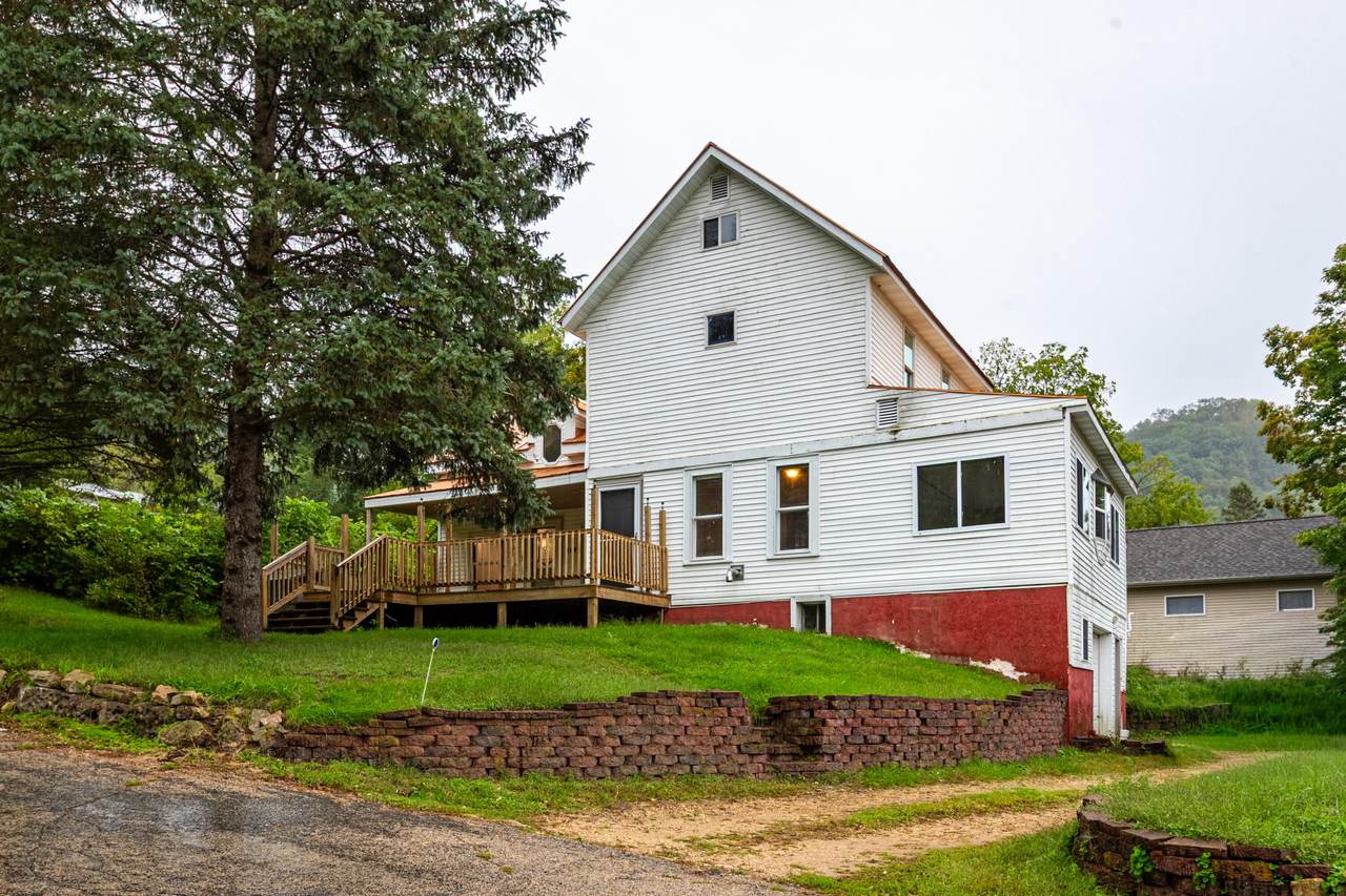 137 Ridge St - Photo 1