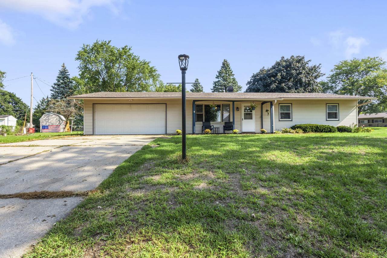 891 Daffodil Ln - Photo 1