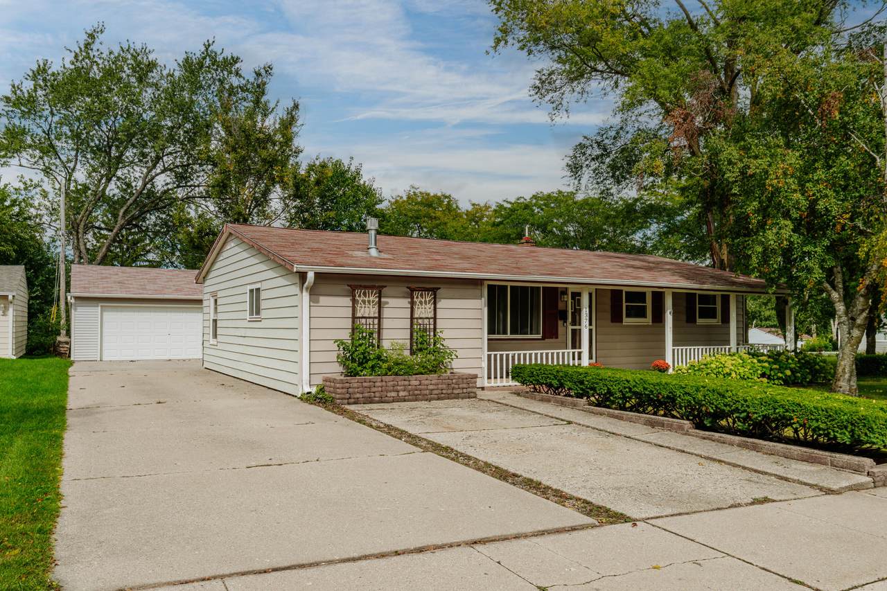 1376 Aldoro Dr - Photo 1